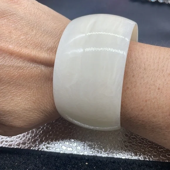 French Ivory Galalith Bangle Thick Chunky bracelet - Picture 2 of 4